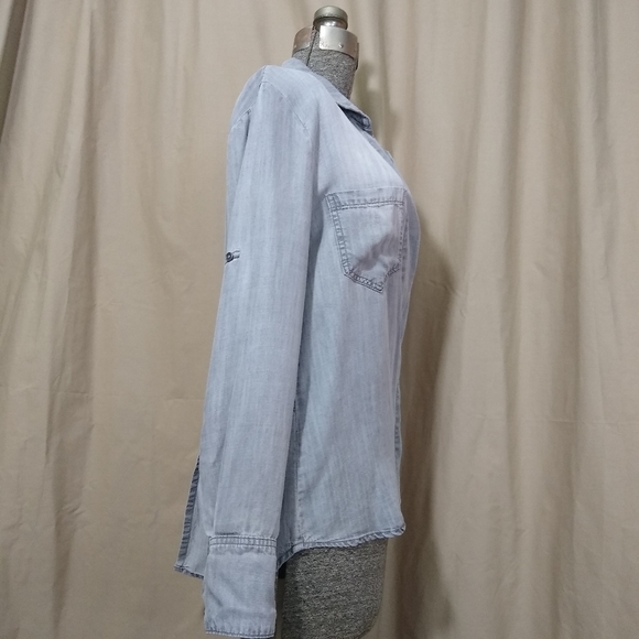Cloth & Stone gray chambray button up blouse - Picture 4 of 15